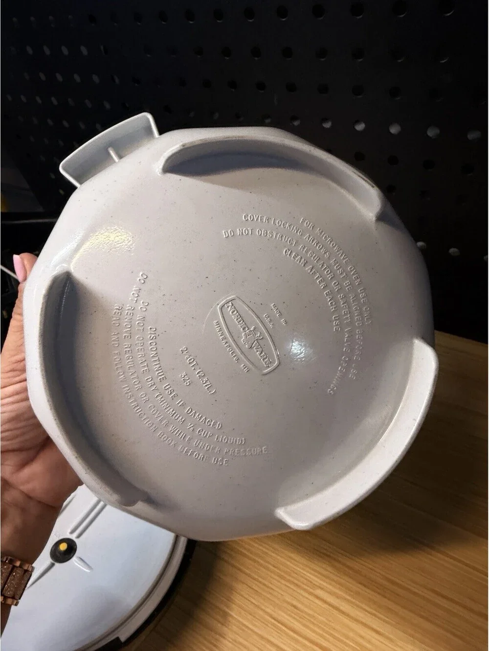 Nordic Ware 2.5 Qt Microwave Oven Tender Pressure Cooker